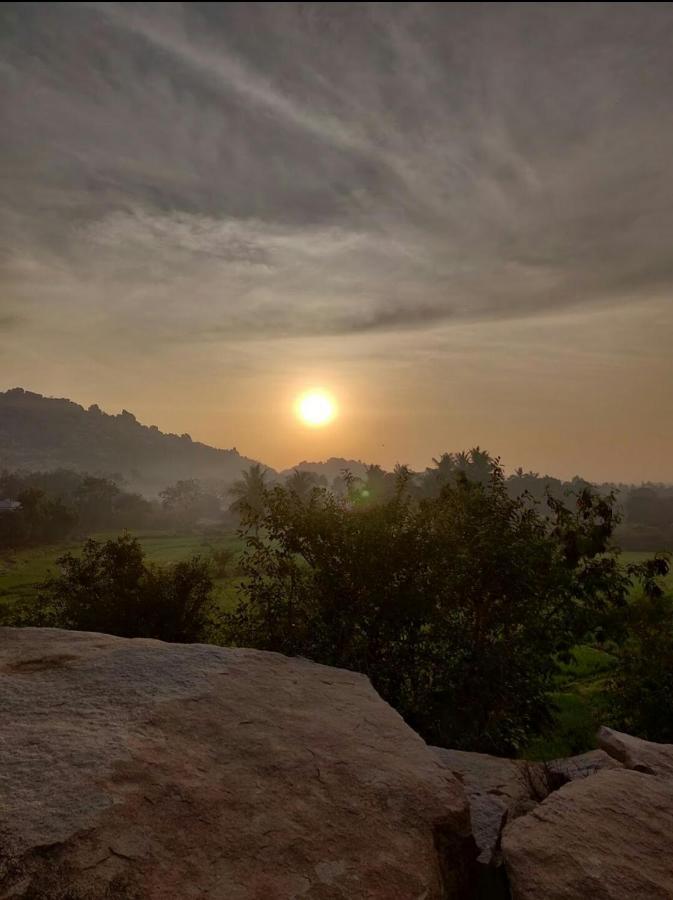 Sunrise Guest House & Restaurant Hampi Exterior foto